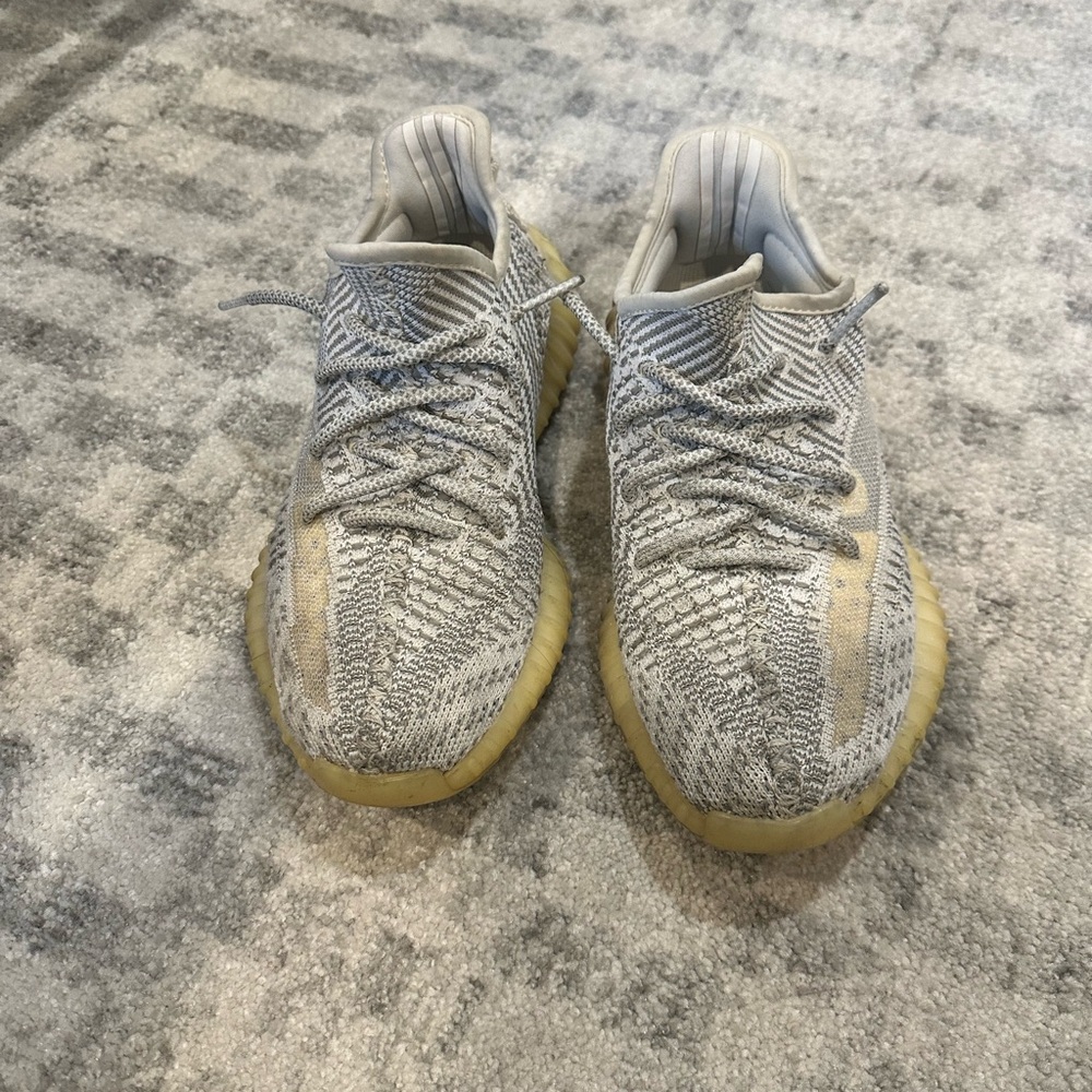 Yeezy 350 V2
